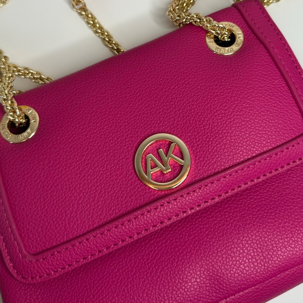 💖 Anne Klein Fuchsia Pink Shoulder Bag – Gold Chain Detail
